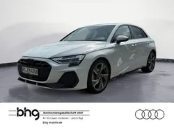 Gletscherweiß metallic Gebraucht 2025 Audi A3 S-Line Limousine | 42.900 €