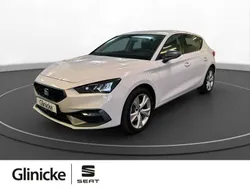 Weiß Gebraucht 2023 Seat Leon FR Limousine | 24.480 € (Guter Preis)
