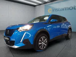 Blau Gebraucht 2022 Peugeot e-2008 SUV | 18.349 € (Guter Preis)