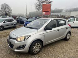 Silber Gebraucht 2013 Hyundai i20 Edition Limousine | 2.499 € (Guter Preis)