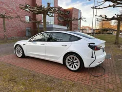 Weiß Gebraucht 2022 Tesla Model 3 Standard Range Plus Limousine | 27.490 € (Fairer Preis)
