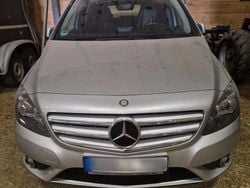 Silber Gebraucht 2013 Mercedes B180 Van / Kleinbus | 11.500 € (Fairer Preis)