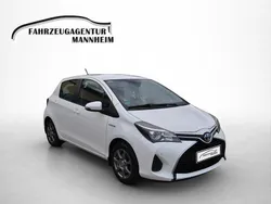 Weiß Gebraucht 2015 Toyota Yaris Hybrid Comfort Kleinwagen | 9.950 € (Guter Preis)