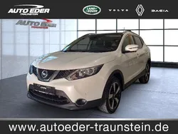 Brilliant white (metallic) Gebraucht 2017 Nissan Qashqai N-Connecta SUV | 15.900 € (Fairer Preis)