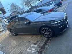 Grau Gebraucht 2022 BMW 750L Performance Limousine | 63.500 € (Teuer)