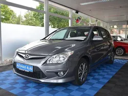 Grau Gebraucht 2012 Hyundai i30 Limousine | 7.990 € (Fairer Preis)