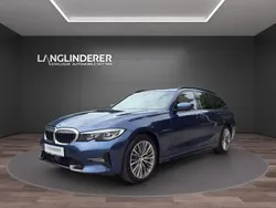 Phytonicblau metallic Gebraucht 2020 BMW 330e Sport Line Kombi | 29.900 € (Etwas zu teuer)