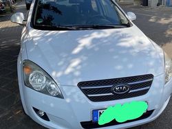 Weiß Gebraucht 2008 Kia Ceed Kleinwagen | 3.200 € (Etwas zu teuer)