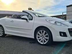 Weiß Gebraucht 2011 Peugeot 207 CC Platinum Cabrio | 4.690 € (Fairer Preis)