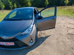 Beige Gebraucht 2019 Toyota Yaris Hybrid Style Kleinwagen | 15.500 € (Guter Preis)