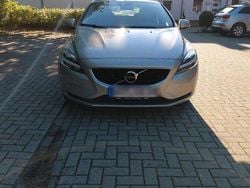 Gold Gebraucht 2018 Volvo V40 Kombi | 9.950 € (Etwas zu teuer)