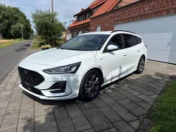 Weiß Gebraucht 2024 Ford Focus ST-Line Limousine | 21.990 € (Guter Preis)