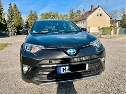 Braun Gebraucht 2018 Toyota RAV4 Executive SUV | 26.950 € (Etwas zu teuer)