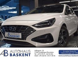 Weiß Gebraucht 2020 Hyundai i30 Intro Edition Limousine | 13.490 € (Fairer Preis)