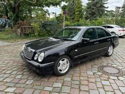 Schwarz Gebraucht 1997 Mercedes E420 Avantgarde Limousine | 5.900 €