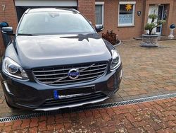 Grau Gebraucht 2017 Volvo XC60 Summum SUV | 20.000 € (Guter Preis)
