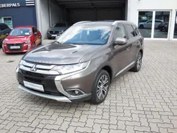 Granitbraun Gebraucht 2018 Mitsubishi Outlander Edition SUV | 20.450 € (Fairer Preis)