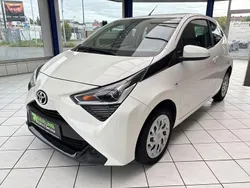Weiß Gebraucht 2020 Toyota Aygo X-play Kleinwagen | 8.999 € (Fairer Preis)