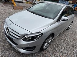Silber Gebraucht 2017 Mercedes B180 Van / Kleinbus | 14.999 € (Guter Preis)