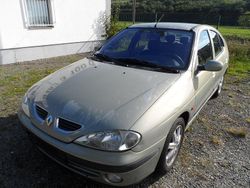 Grau Gebraucht 2001 Renault Mégane Limousine | 1.350 € (Fairer Preis)