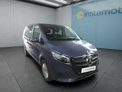 Blau Gebraucht 2024 Mercedes EQV300 Van / Kleinbus | 55.199 € (Teuer)
