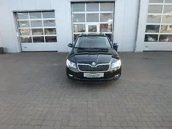 Schwarz Gebraucht 2013 Skoda Superb Exclusive Kombi | 12.480 € (Fairer Preis)