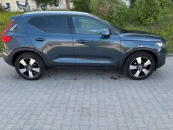 Blau Gebraucht 2022 Volvo XC40 Momentum SUV | 24.900 € (Guter Preis)