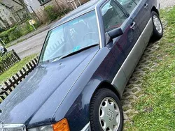 Blau Gebraucht 1991 Mercedes E250 Limousine | 7.999 €