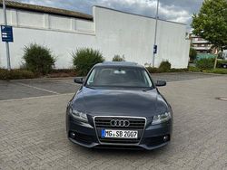 Grau Gebraucht 2010 Audi A4 Comfort Limousine | 8.300 € (Fairer Preis)