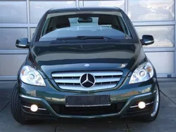 Grün Gebraucht 2011 Mercedes B180 Van / Kleinbus | 5.950 € (Fairer Preis)
