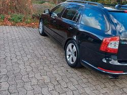 Schwarz Gebraucht 2012 Skoda Octavia Kombi | 6.200 € (Superpreis)