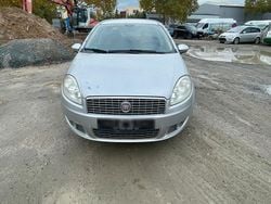 Grau Gebraucht 2010 Fiat Linea Limousine | 2.900 €