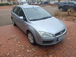 Grau Gebraucht 2004 Ford Focus Limousine | 1.500 € (Fairer Preis)