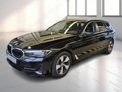 Black sapphire metallic Gebraucht 2023 BMW 520 Performance Kombi | 27.680 € (Superpreis)