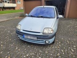 Silber Gebraucht 1999 Renault Clio II Kleinwagen | 950 € (Fairer Preis)