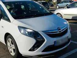 Weiß Gebraucht 2014 Opel Zafira Tourer Van / Kleinbus | 9.000 € (Fairer Preis)