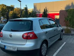 Grau Gebraucht 2004 VW Golf V Kleinwagen | 2.900 € (Fairer Preis)