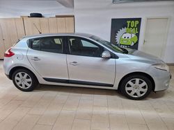 Silber Gebraucht 2010 Renault Mégane Limousine | 3.999 € (Fairer Preis)