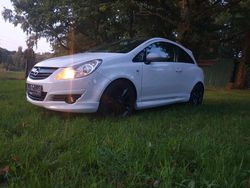 Weiß Gebraucht 2009 Opel Corsa Edition Kleinwagen | 2.450 € (Etwas zu teuer)