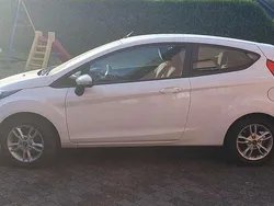 Weiß Gebraucht 2015 Ford Fiesta SYNC Edition Kleinwagen | 5.900 € (Fairer Preis)