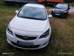 Weiß Gebraucht 2010 Opel Astra Sport Limousine | 5.500 €