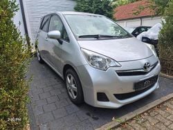 Silber Gebraucht 2013 Toyota Verso-S Van / Kleinbus | 6.000 € (Guter Preis)