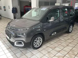 Grau Gebraucht 2021 Citroën Berlingo Feel Van / Kleinbus | 16.990 € (Guter Preis)