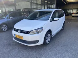 Weiß Gebraucht 2015 VW Touran Comfortline Van / Kleinbus | 4.890 €