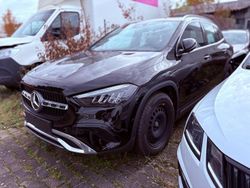 Schwarz Gebraucht 2024 Mercedes GLA200 Advanced SUV | 30.990 €