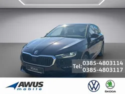 Schwarz Neu 2024 Skoda Scala Drive Kleinwagen | 33.660 € (Teuer)