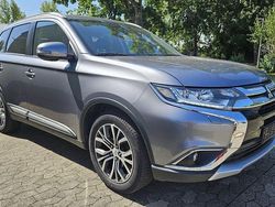 Grau Gebraucht 2018 Mitsubishi Outlander Edition SUV | 17.500 € (Guter Preis)