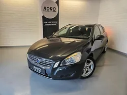 Grau Gebraucht 2012 Volvo V60 Momentum Kombi | 7.950 € (Fairer Preis)