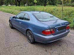 Blau Gebraucht 2000 Mercedes CLK220 Coupé | 3.900 € (Etwas zu teuer)