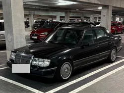 Schwarz Gebraucht 1991 Mercedes E200 Limousine | 5.900 €